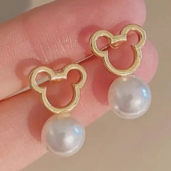 Mickey Mouse Elegant stud earrings design with exquisite hollow - Picture 2 of 8